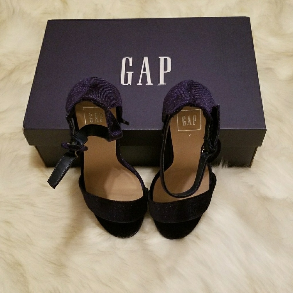 Gap Velvet block heel sandal